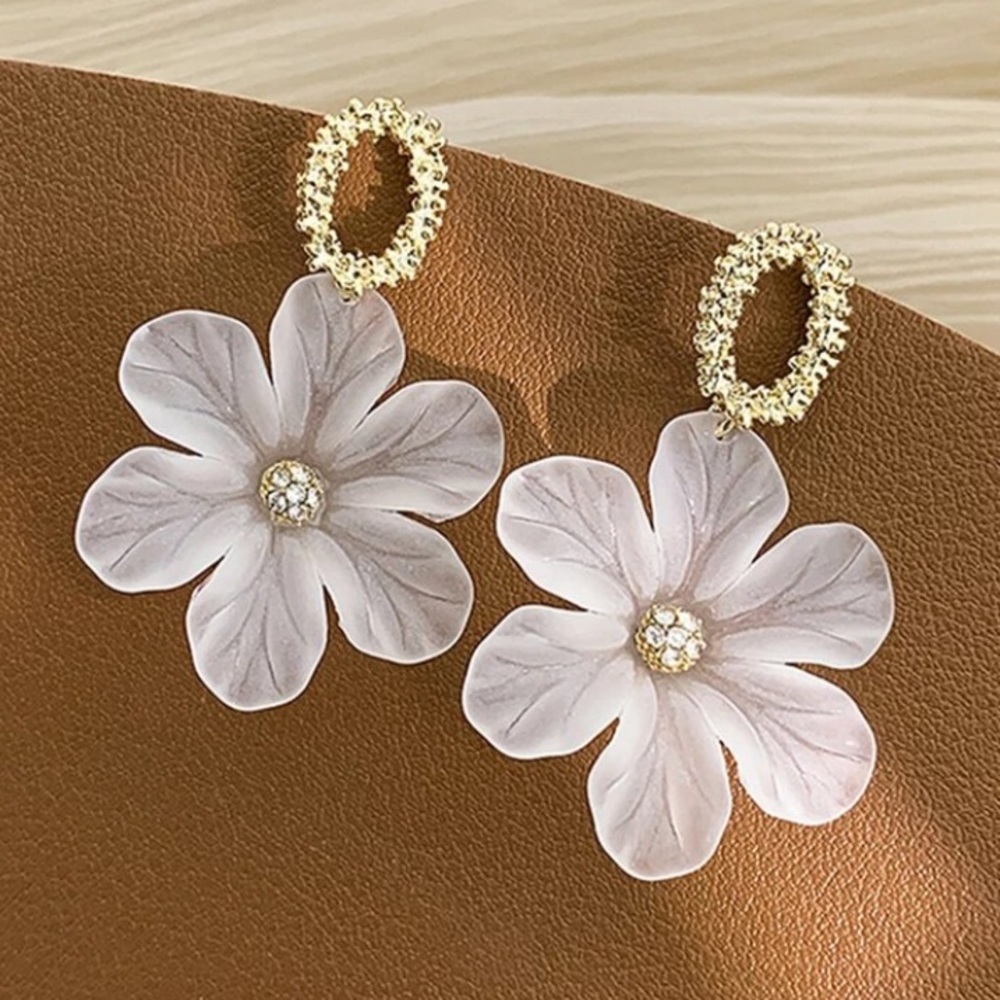 🌟 White big acrylic earrings